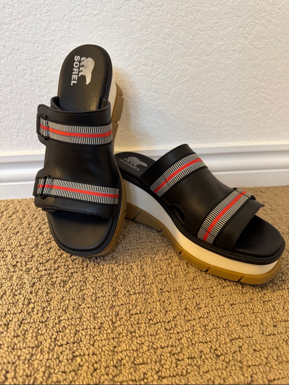 Sorel Black Platform 8.5 Slide Sandals with Red-Striped Webbing. EUC